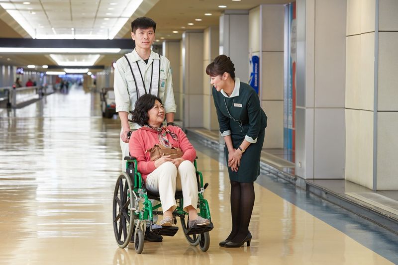 Dịch vụ xe lăn cho khách có nhu cầu