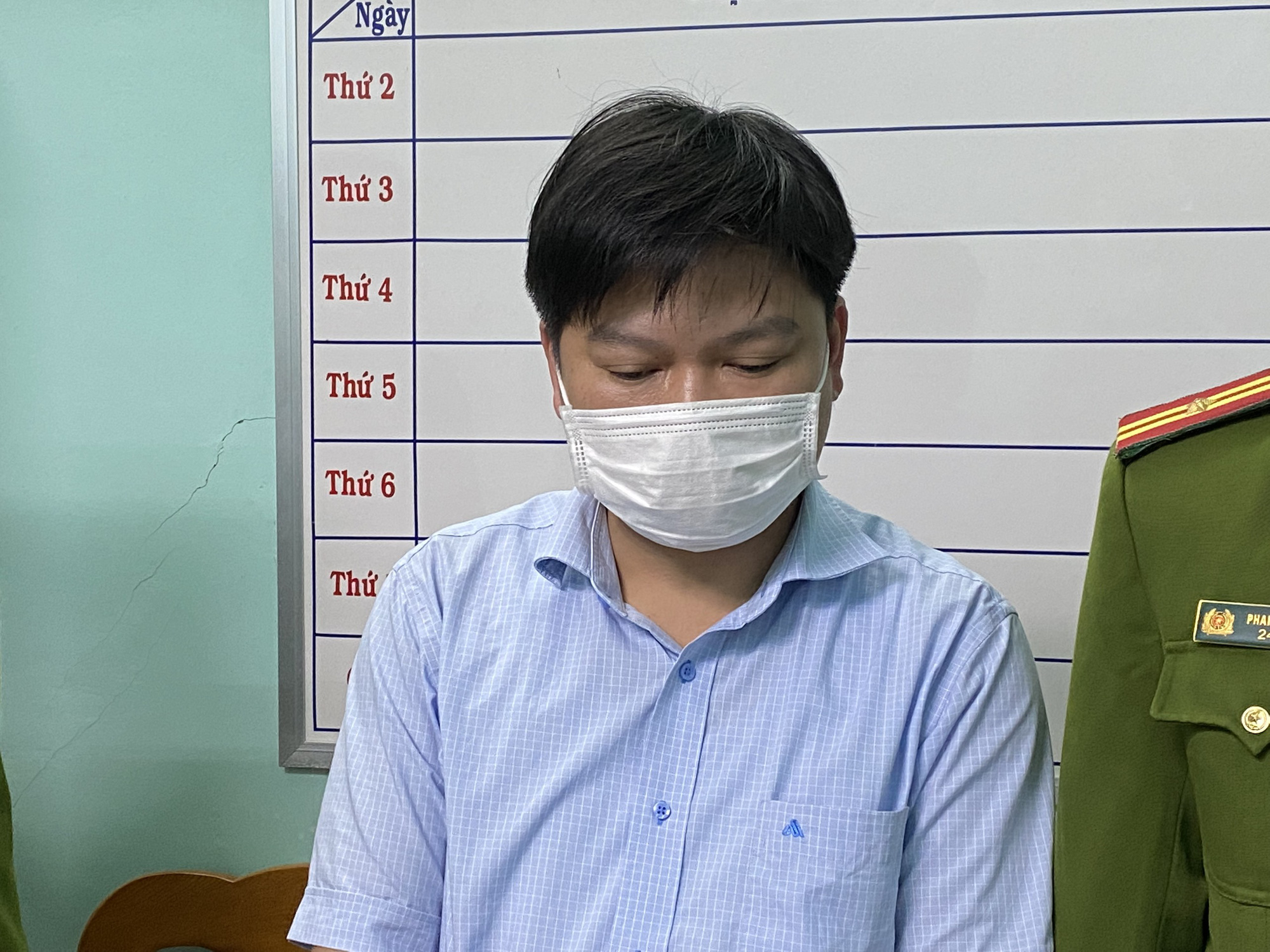 Bắt gi&aacute;m đốc v&agrave; kế to&aacute;n trưởng CDC tỉnh Thừa Thi&ecirc;n - Huế - Ảnh 1.