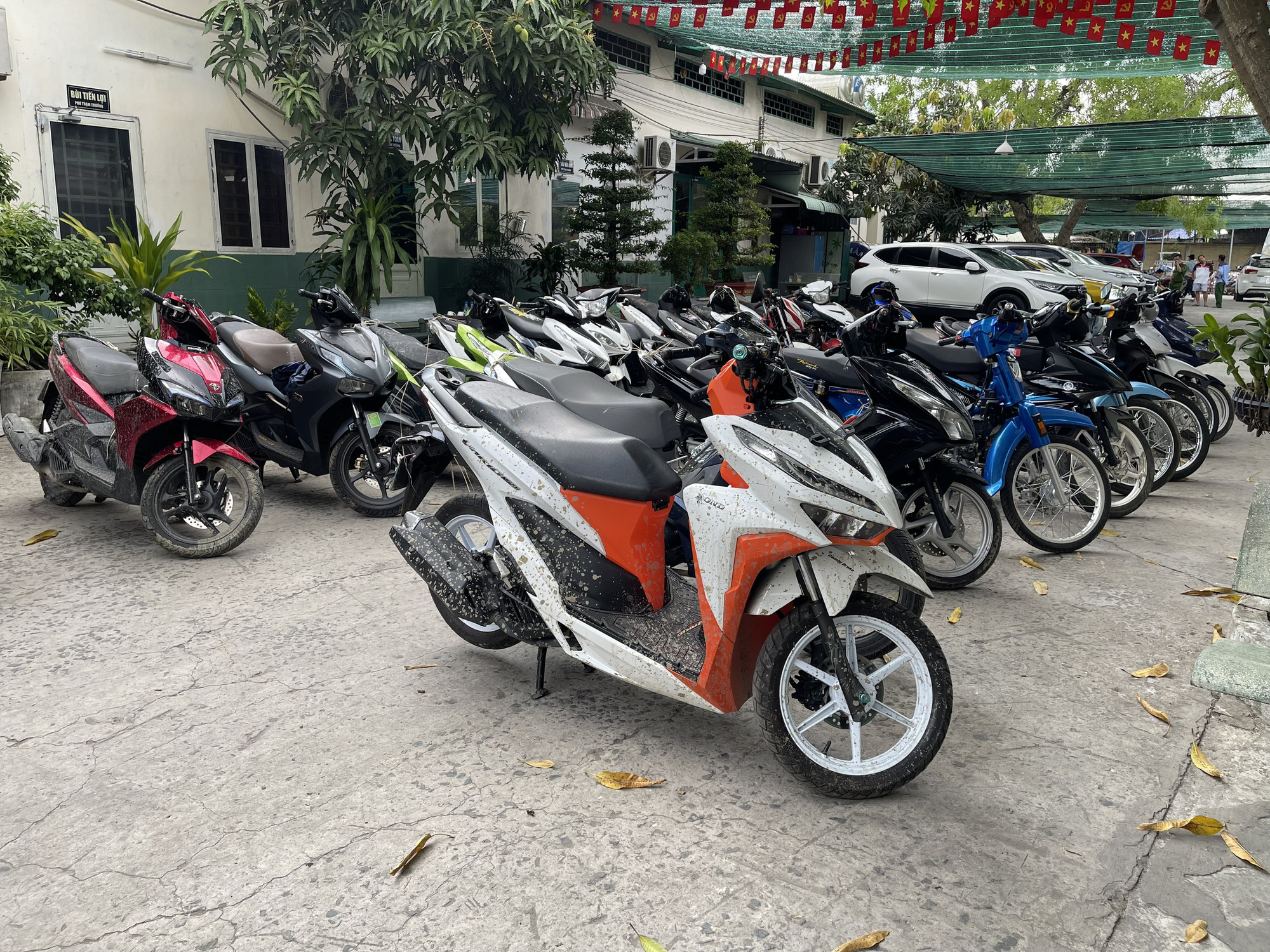 TP HCM: Hơn 100 qu&aacute;i xế&rdquo; g&acirc;y n&aacute;o loạn, 18 đối tượng bị bắt - Ảnh 2.