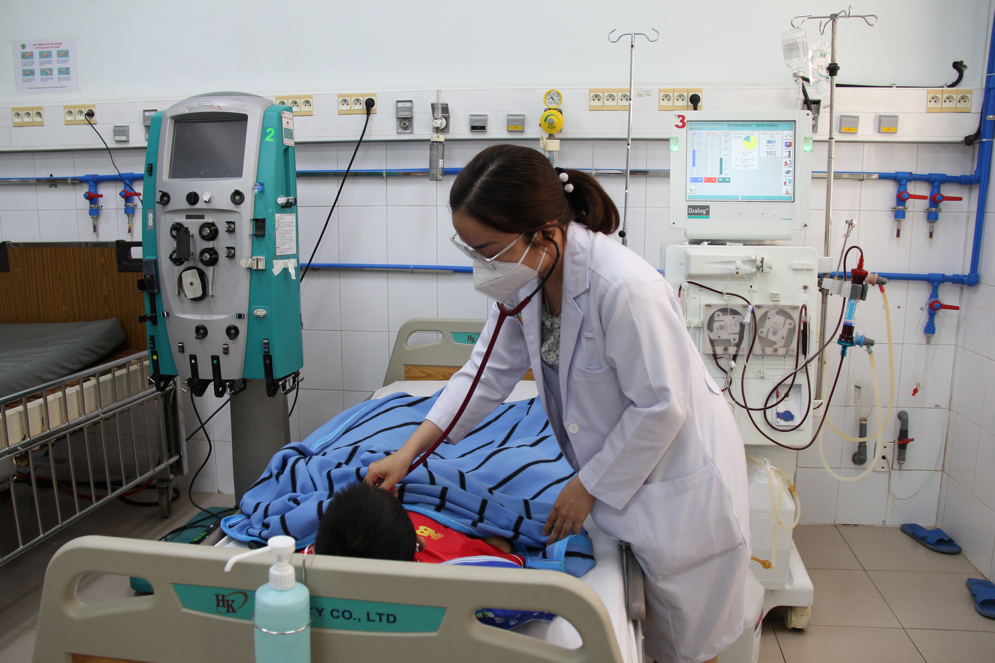Ng&agrave;y Tết của bệnh nhi chạy thận - Ảnh 2.
