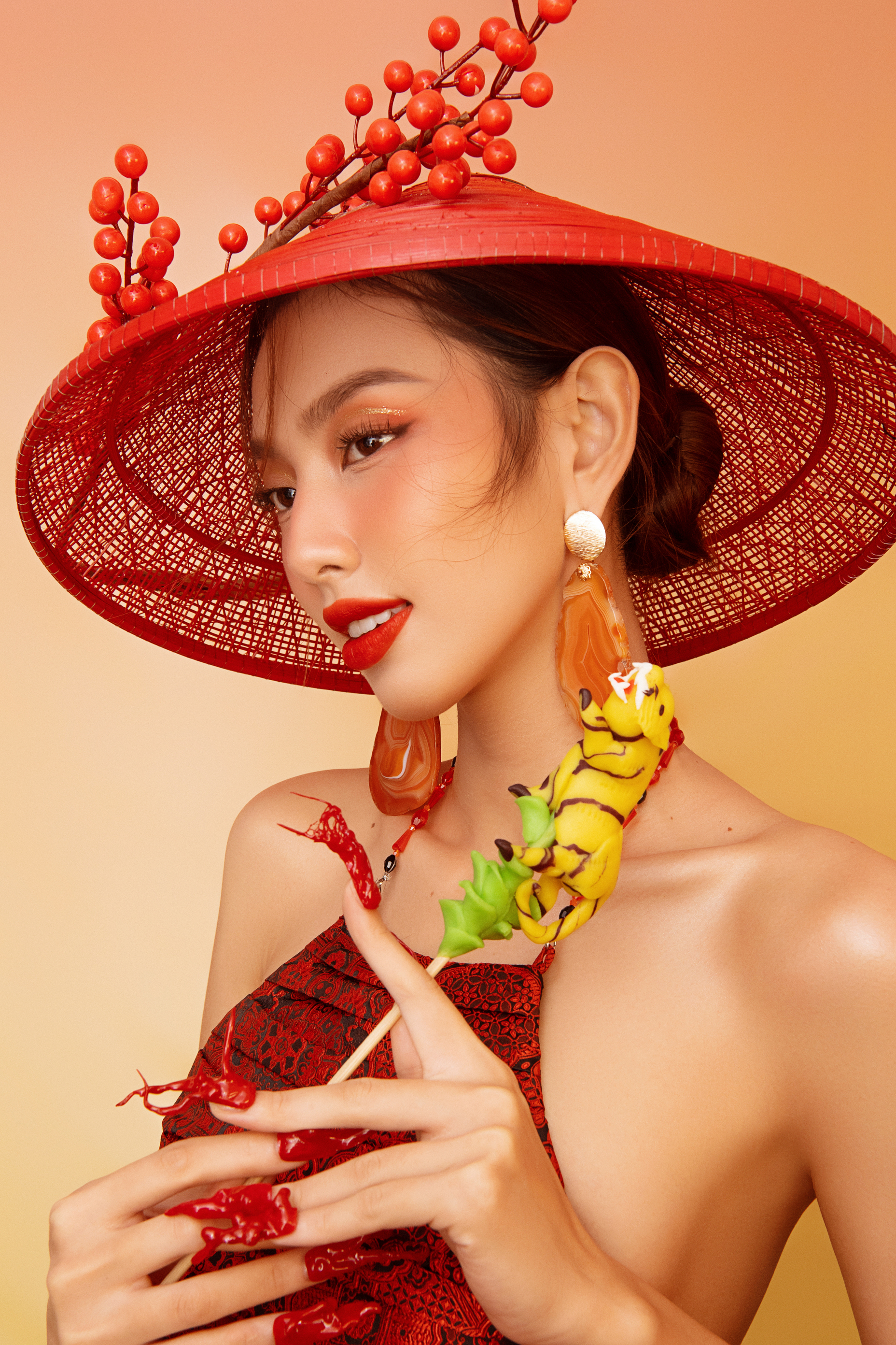 Cận cảnh nhan sắc mặn m&agrave; của c&aacute;c hoa hậu - Ảnh 8.