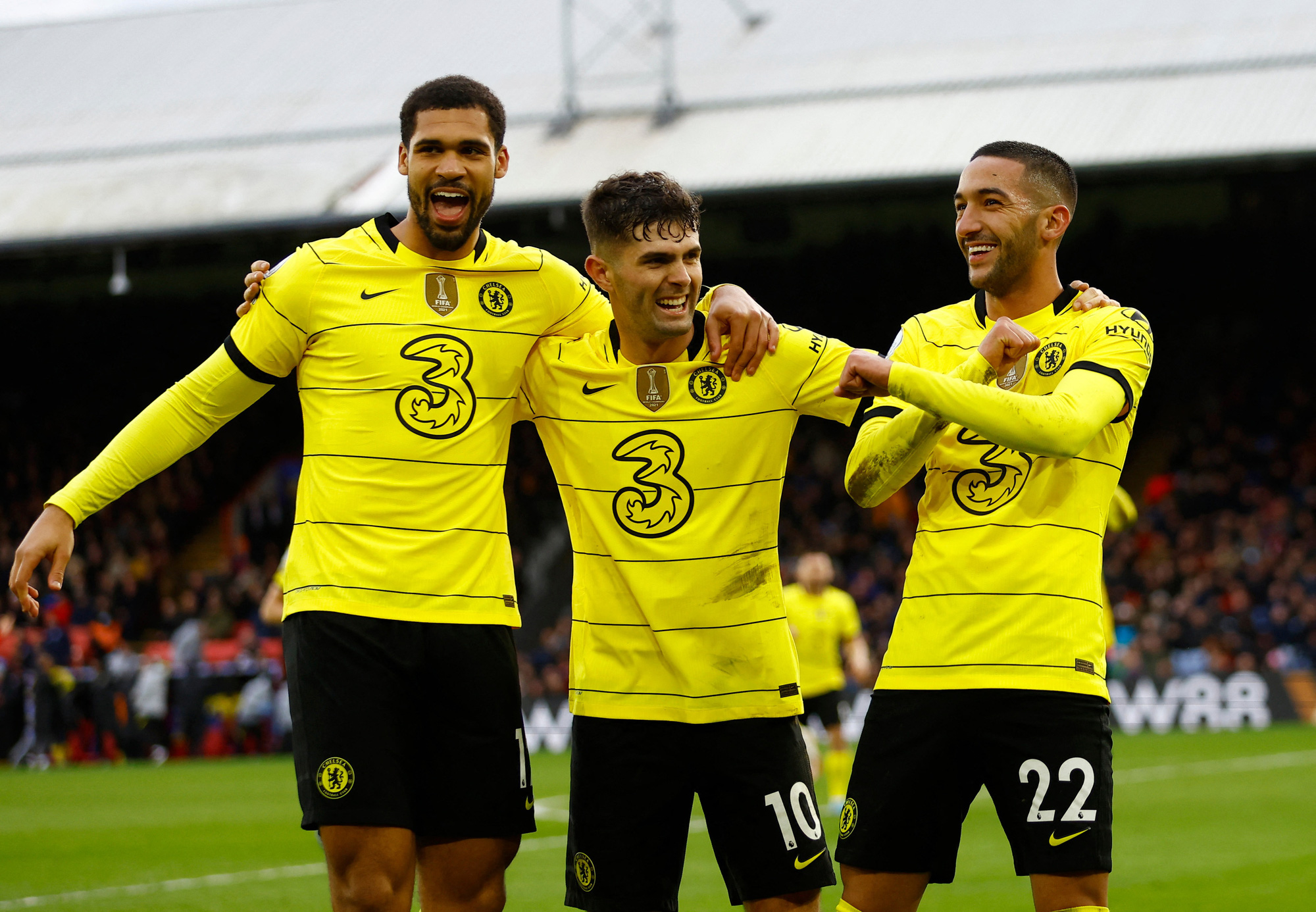 Chelsea vượt ải phút 89, Liverpool trình làng tam tấu mới - Ảnh 2.
