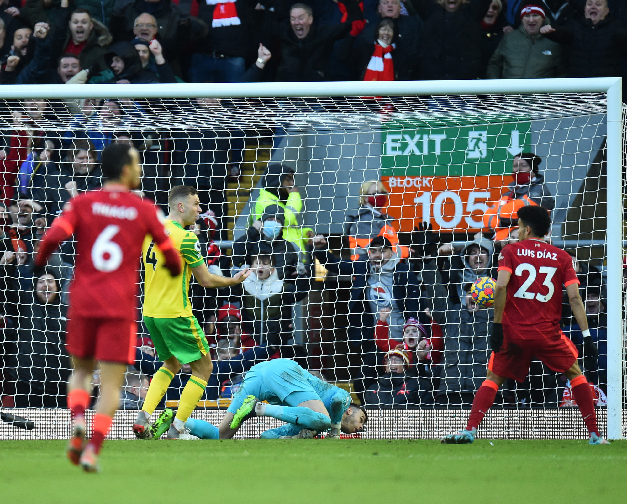 Chelsea vượt ải phút 89, Liverpool trình làng tam tấu mới - Ảnh 4.
