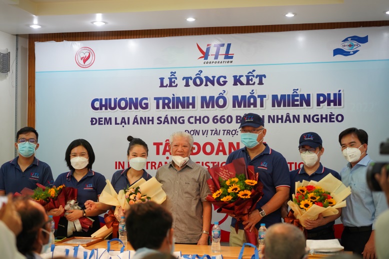 ITL đem lại &aacute;nh s&aacute;ng cho 660 bệnh nh&acirc;n ngh&egrave;o - Ảnh 1.