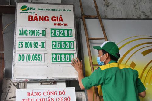 Giá xăng dầu lên mức cao kỷ lục