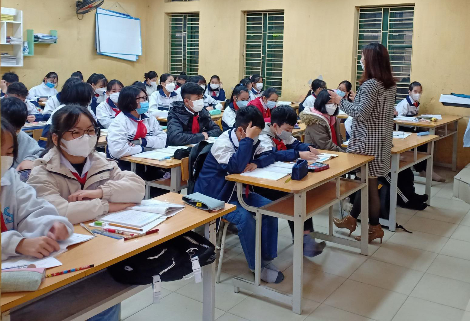 Học sinh, sinh viên nhiều địa phương học trực tuyến - Ảnh 1.