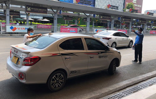 SAU LOẠT PH&Oacute;NG SỰ THẾ GIỚI TAXI RI&Ecirc;NG Ở S&Acirc;N BAY T&Acirc;N SƠN NHẤT: C&ograve;n giao dịch ch&oacute;ng v&aacute;nh trong nh&agrave; xe TCP - Ảnh 3.