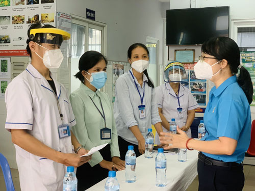 Hỗ trợ hơn 34,4 tỉ đồng cho tuyến đầu chống dịch