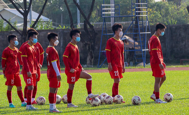 Tuyển U23 Việt Nam chỉ còn 15 cầu thủ thi đấu với Thái Lan