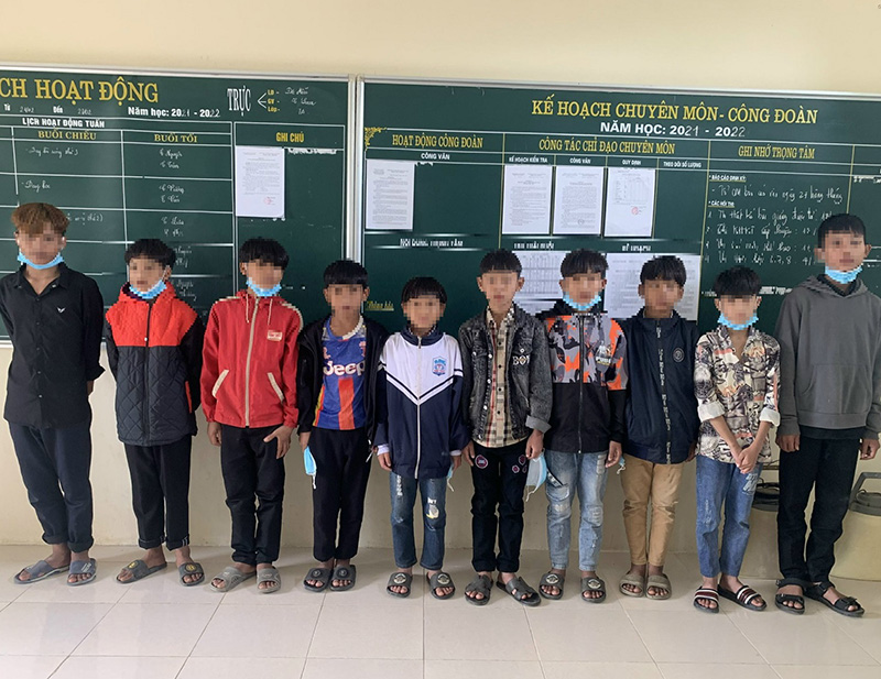 Nhóm người ném đá "khủng bố" tàu hỏa là 10 học sinh ở Quảng Bình