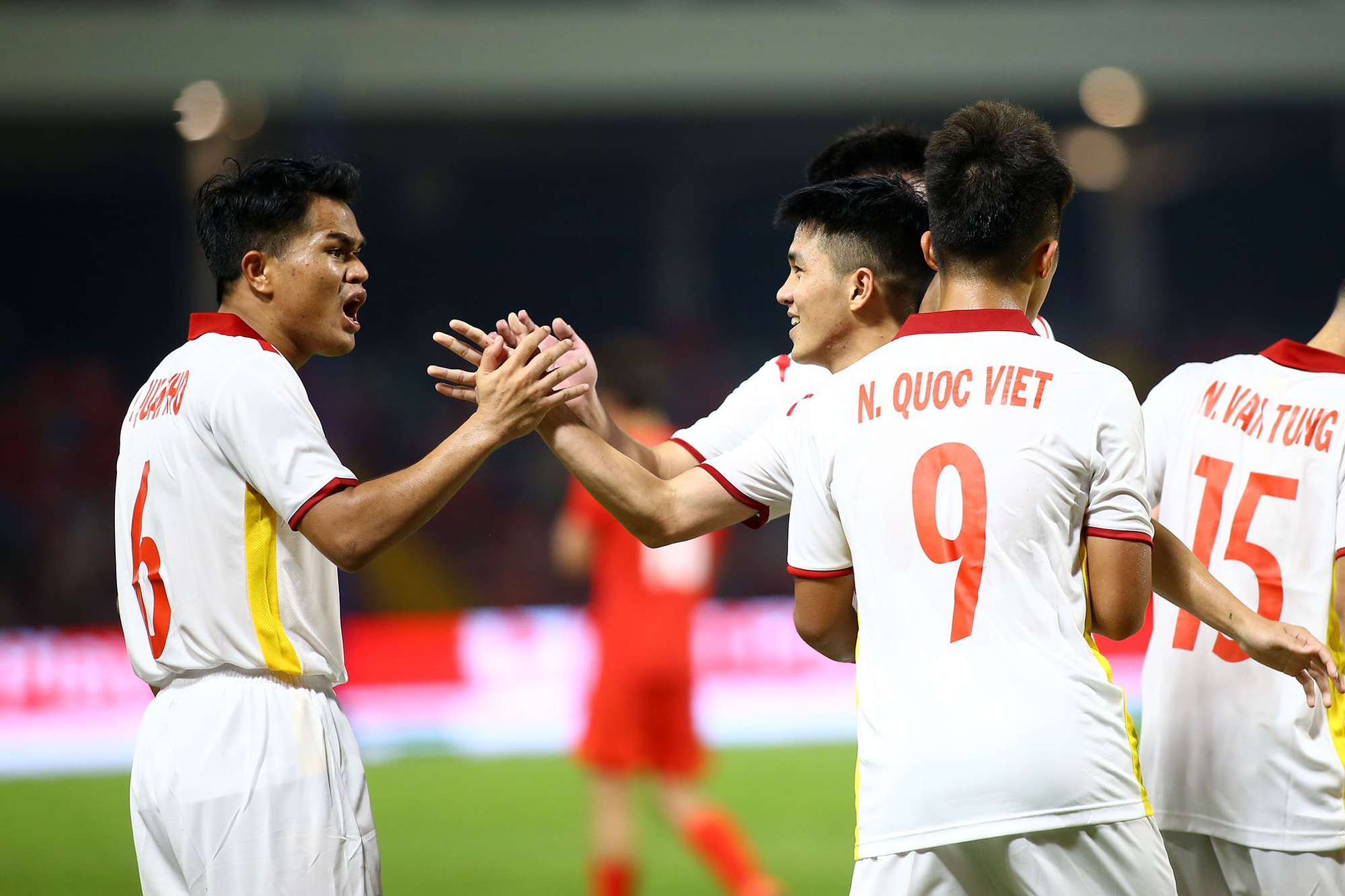 2 cầu thủ U23 ghi b&agrave;n trận gặp U23 Singapore phải chia tay giải sớm - Ảnh 2.