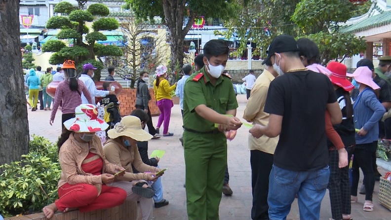 Những câu thơ dí dỏm trong cẩm nang “7 không 4 nên”ở Châu Đốc