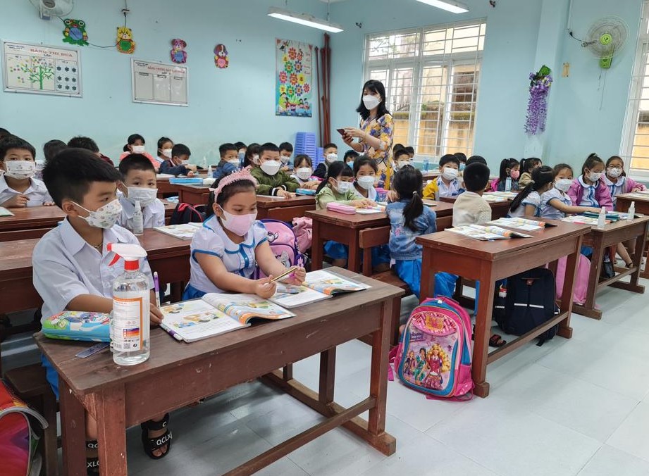 Quảng Ngãi: Tỉ lệ học sinh, giáo viên mắc Covid-19 tăng cao khi học trực tiếp