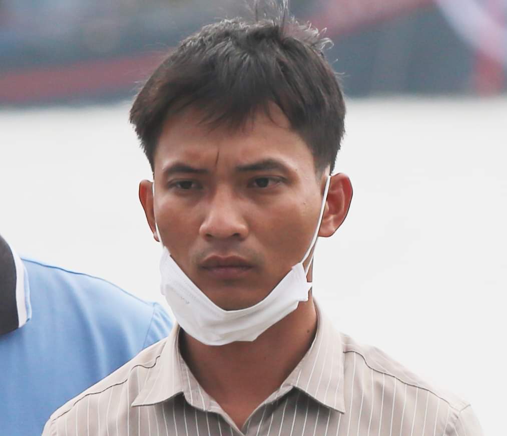 Kẻ ném con gái 5 tuổi xuống sông Trường Giang bị khởi tố tội giết người