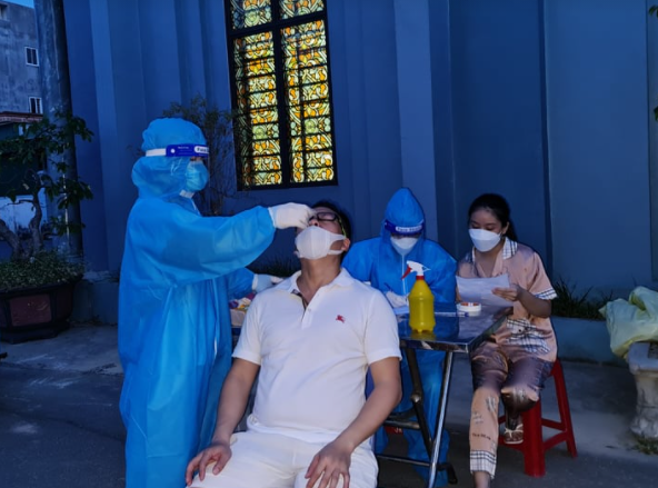 Test nhanh phát hiện gần 2.600 ca mắc Covid-19, 581 ca cộng đồng