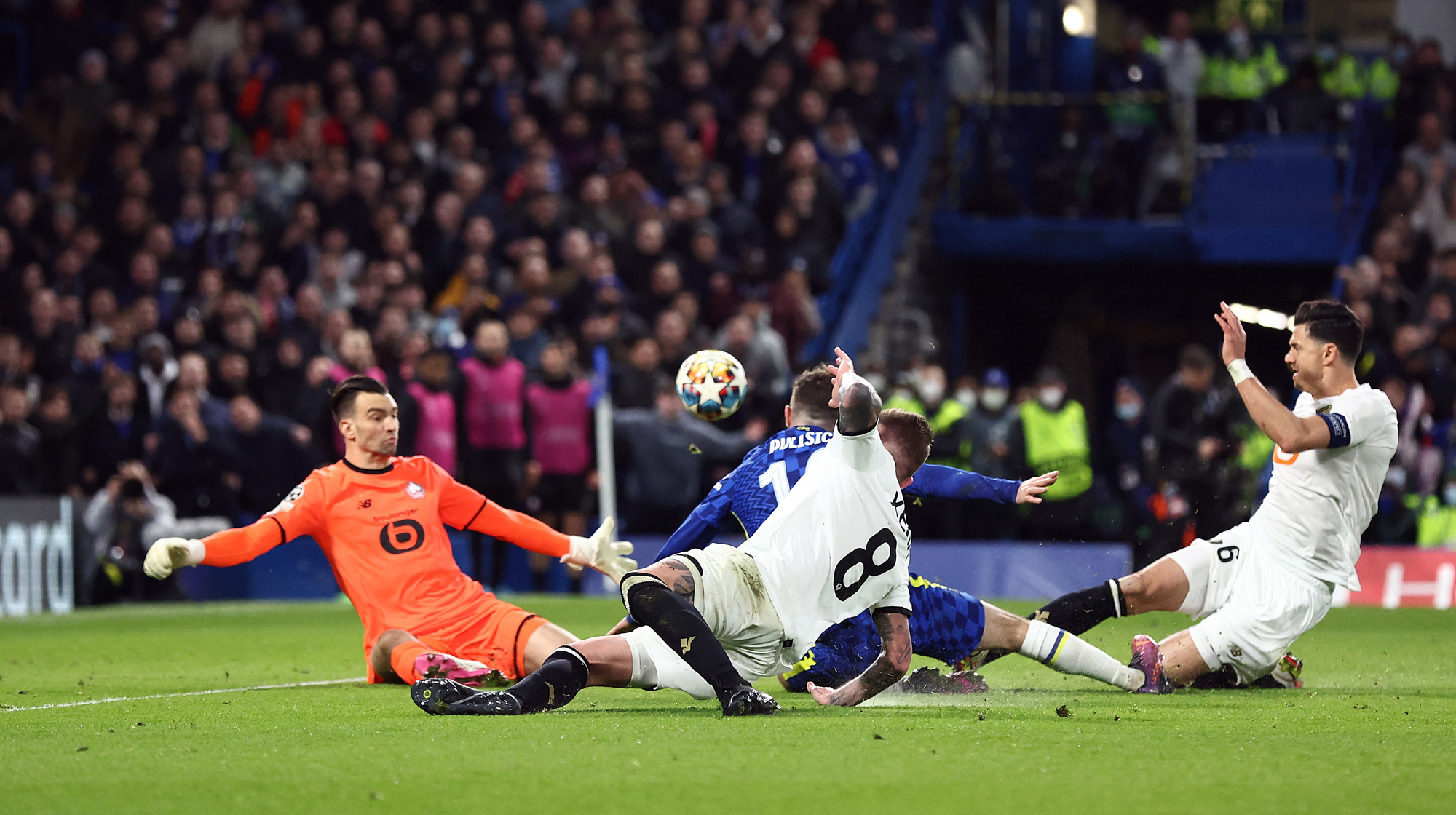 Phản c&ocirc;ng si&ecirc;u đỉnh, Chelsea hạ nh&agrave; v&ocirc; địch Ligue 1 tại Stamford Bridge - Ảnh 5.