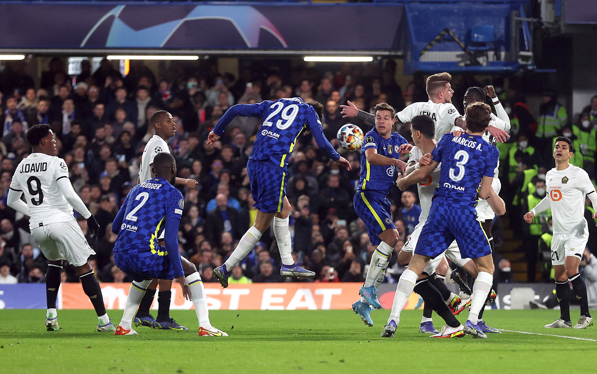 Phản công siêu đỉnh, Chelsea hạ nhà vô địch Ligue 1 tại Stamford Bridge