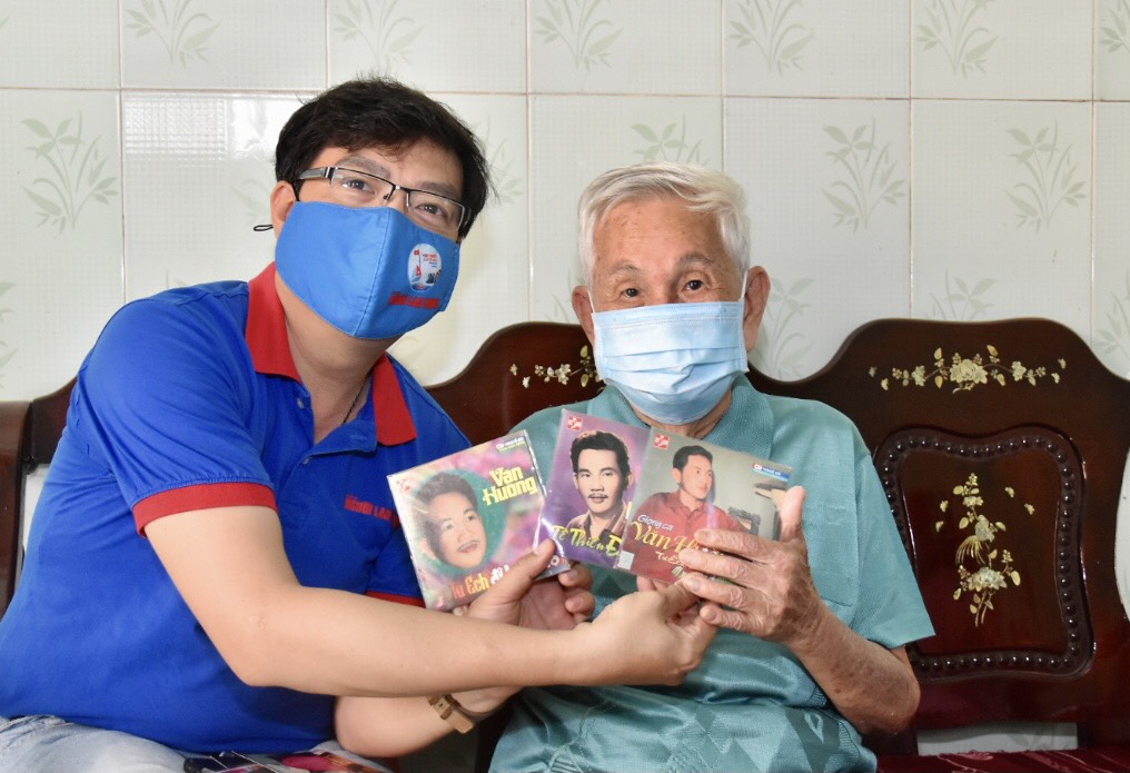 Mai V&agrave;ng nh&acirc;n &aacute;i thăm danh ca vọng cổ h&agrave;i Văn Hường - Ảnh 1.