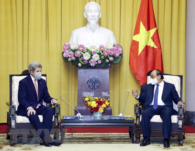 Chủ tịch nước Nguyễn Xu&acirc;n Ph&uacute;c tiếp Đặc ph&aacute;i vi&ecirc;n Tổng thống Mỹ - Ảnh 2.