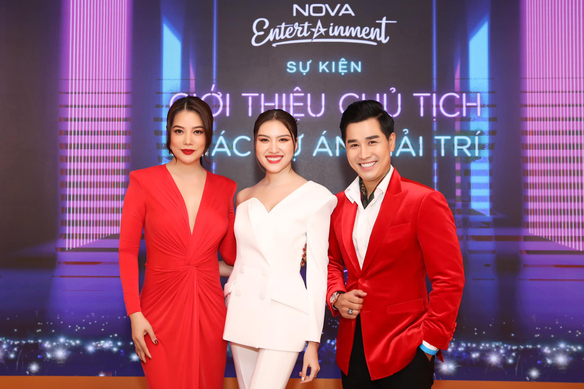 MC Nguy&ecirc;n Khang diện trang phục Mon Amie Veston cực lịch l&atilde;m - Ảnh 1.