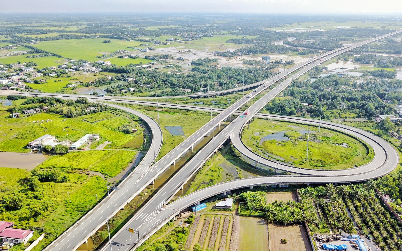 Bất động sản Long An được dự báo sẽ “cất cánh” trong năm 2022 - Ảnh 1.