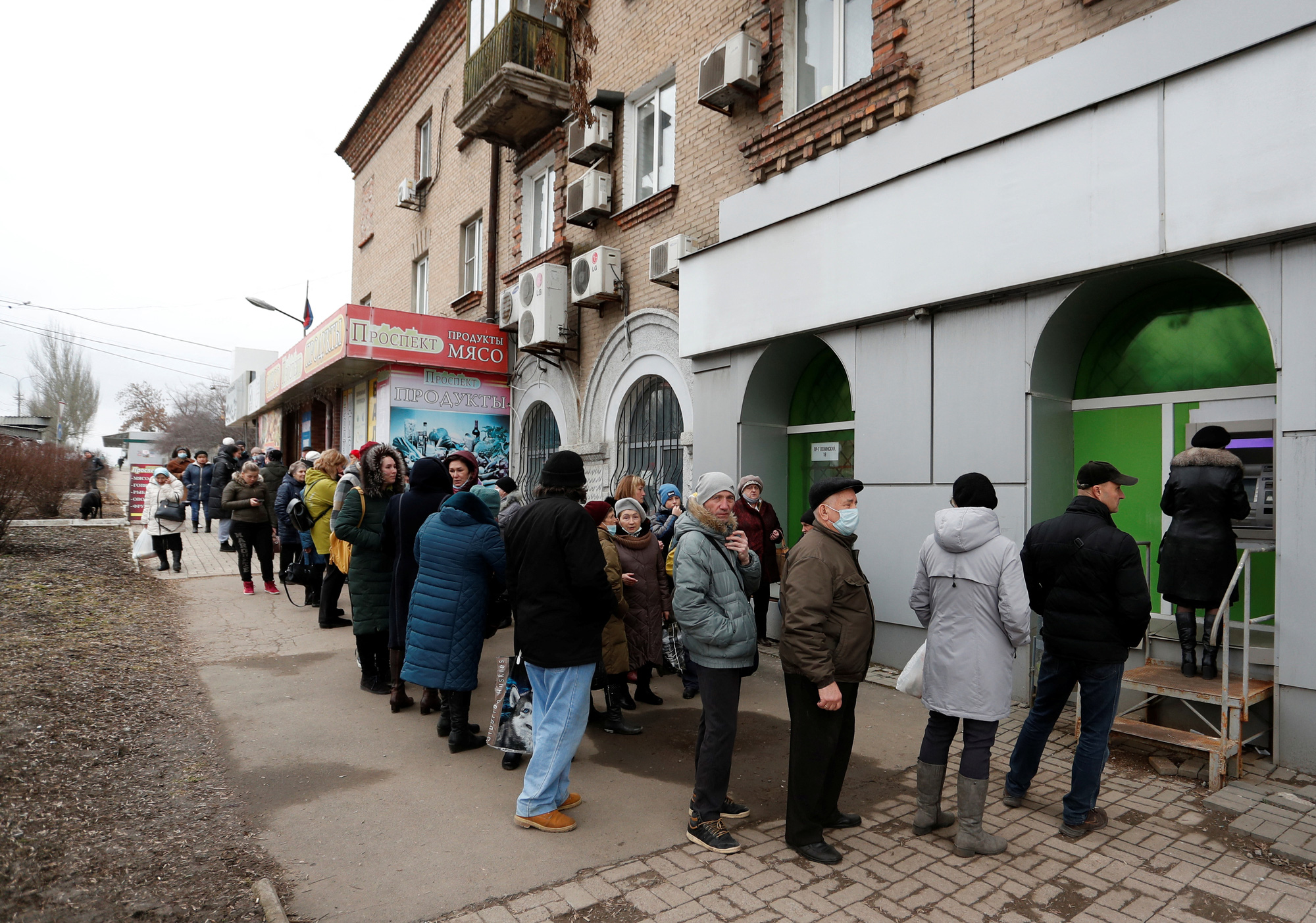 Khủng hoảng Nga - Ukraine: L&aacute; b&agrave;i tẩy trừng phạt của phương T&acirc;y - Ảnh 2.