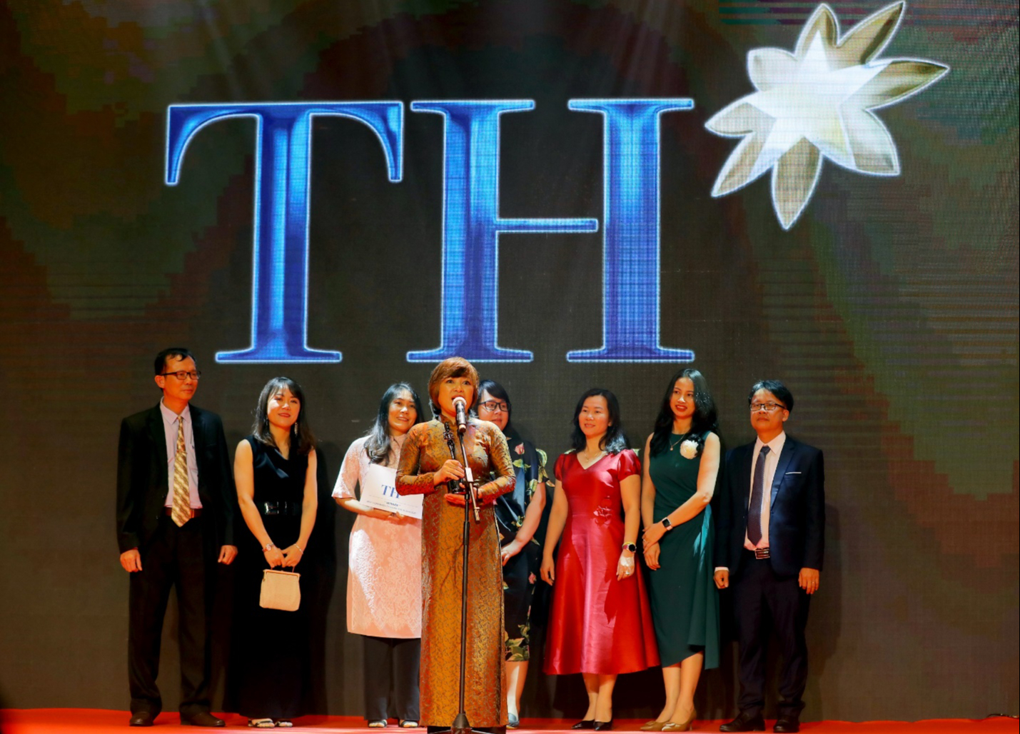HR Asia vinh danh Tập đoàn TH là "Nơi làm việc tốt nhất châu Á 2021"
