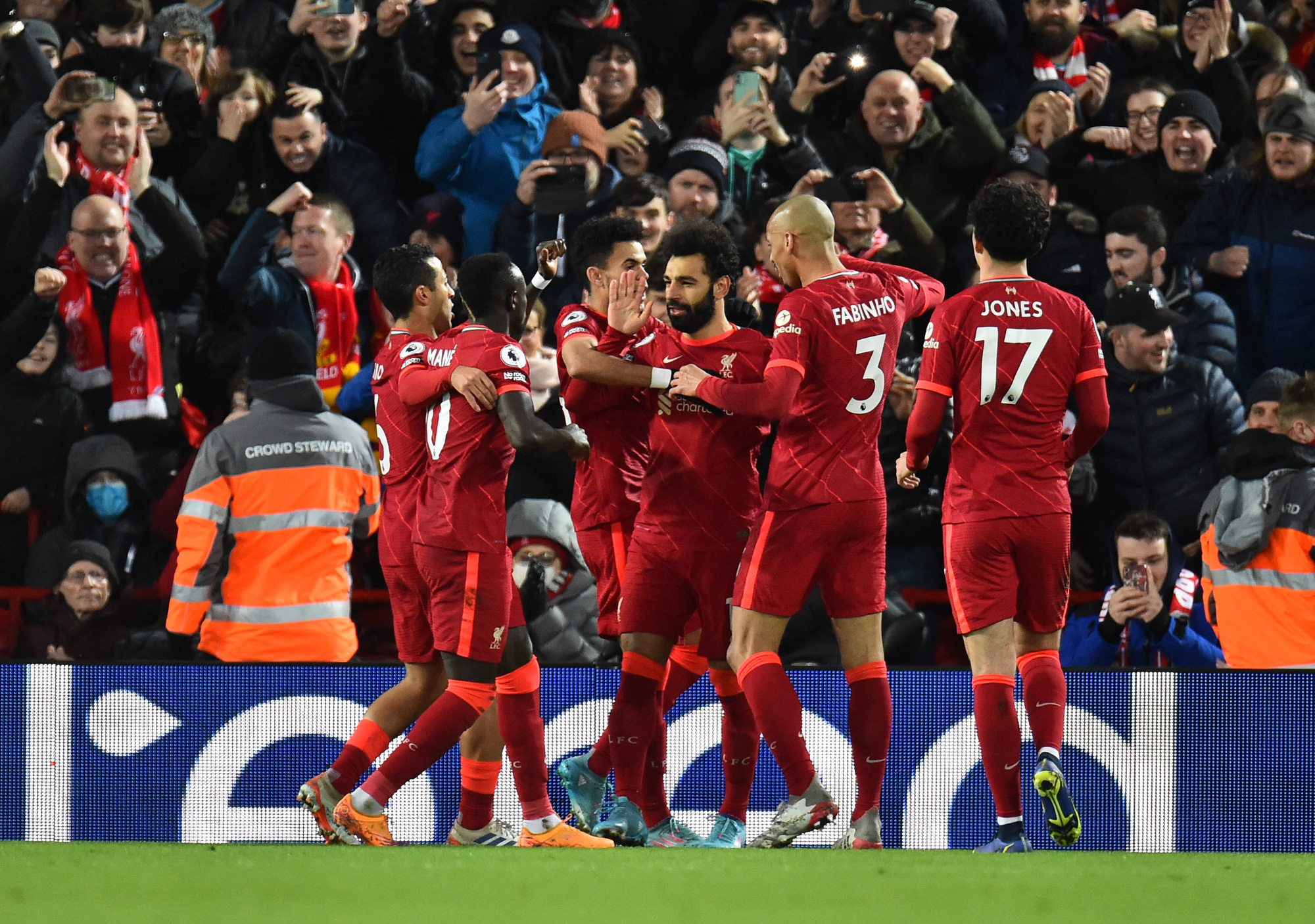 Thắng hủy diệt Leeds United, Liverpool đe dọa ngôi đầu Man City