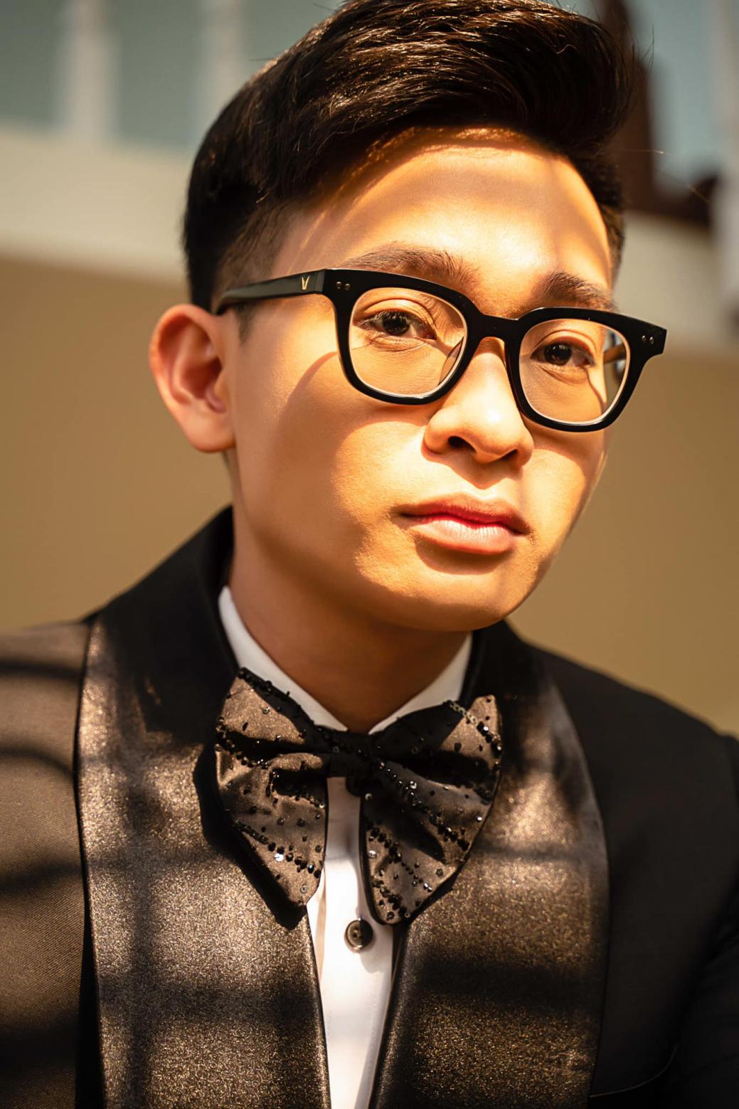 MC Quang Huy diện nhiều bộ suit lịch lãm đến từ thương hiệu Mon Amie Veston - Ảnh 2.