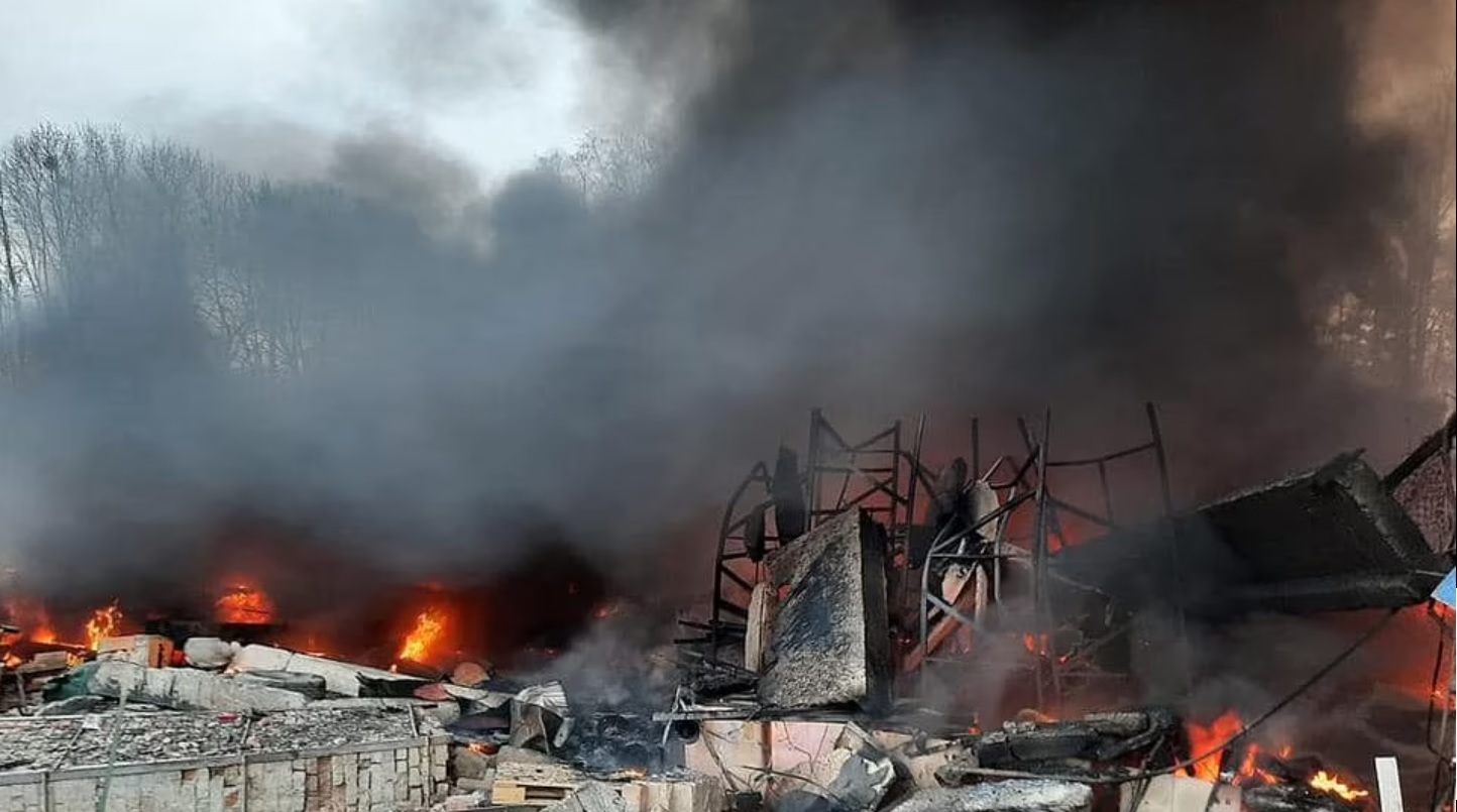 Nga đưa qu&acirc;n v&agrave;o Đ&ocirc;ng Ukraine - Ảnh 2.