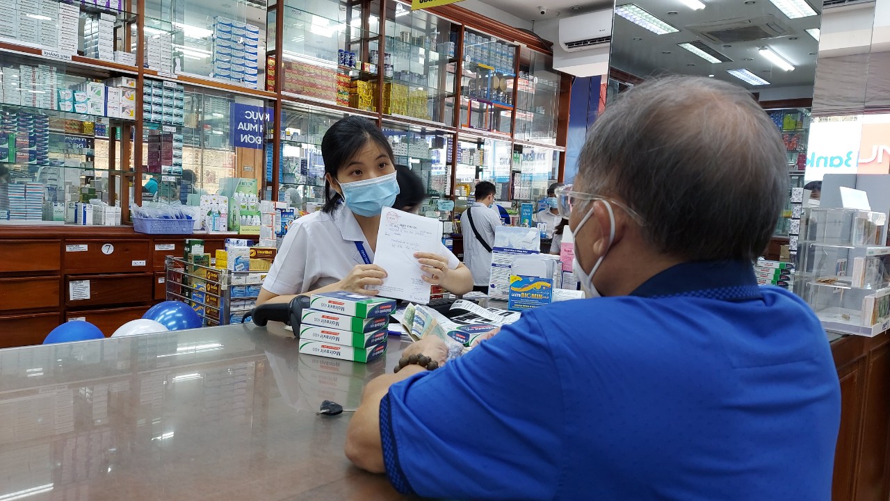 Mua thuốc Molnupiravir trị Covid-19 cần thủ tục gì?