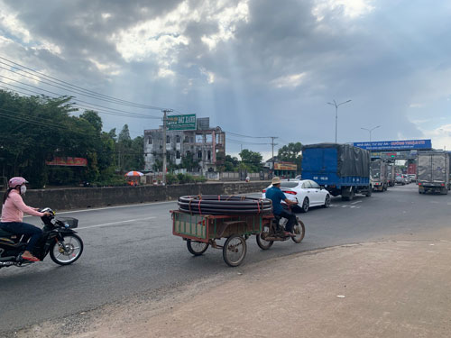 VỤ PH&Oacute;NG VI&Ecirc;N BỊ H&Agrave;NH HUNG GẦN TRẠM BOT TRẢNG BOM: Việc r&otilde; như ban ng&agrave;y m&agrave; vẫn chưa t&igrave;m ra! - Ảnh 1.
