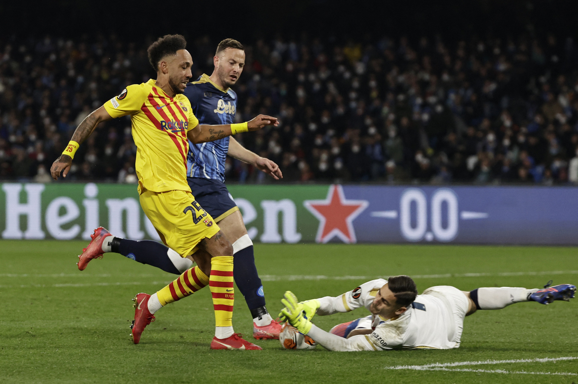 Đại tiệc tấn công mãn nhãn, Barcelona hạ gục Napoli ở Europa League - Ảnh 6.