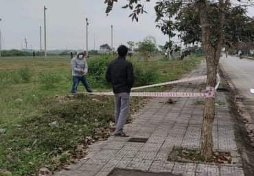 Quả đạn cối bị vứt ở khu đô thị mới