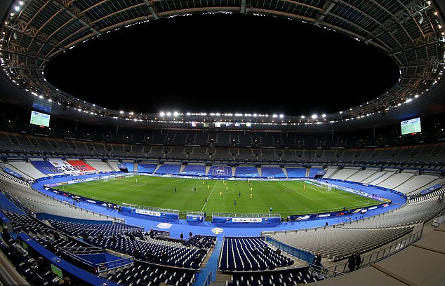 Nga bị tước quyền đăng cai, chung kết Champions League thi đấu tại Paris