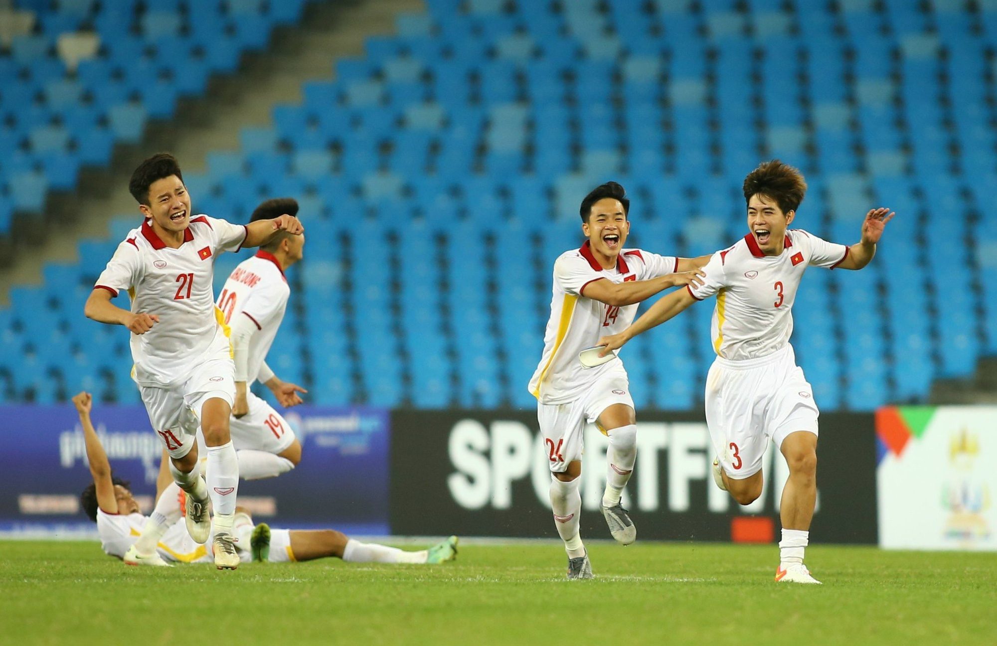 Thêm trung vệ Quang Thịnh của U23 Việt Nam lỡ hẹn trận chung kết với Thái Lan
