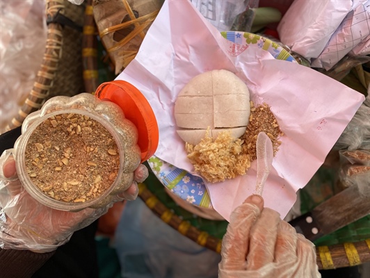 Cơm nắm muối vừng – món quà thanh tao