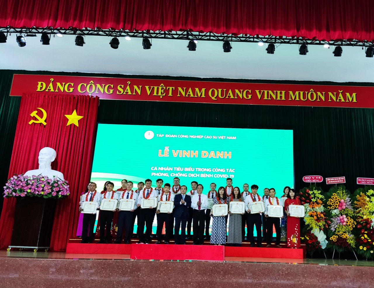 VRG vinh danh lực lượng y tế ngành cao su
