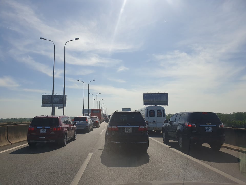 Ôtô tông nhau liên hoàn trên cao tốc TP HCM - Long Thành - Dầu Giây