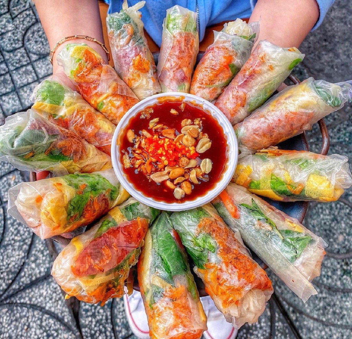 C&aacute;p treo N&uacute;i Sam đồng h&agrave;nh c&ugrave;ng Ch&acirc;u Đốc đ&oacute;n kh&aacute;ch h&agrave;nh hương xuy&ecirc;n đ&ecirc;m - Ảnh 9.