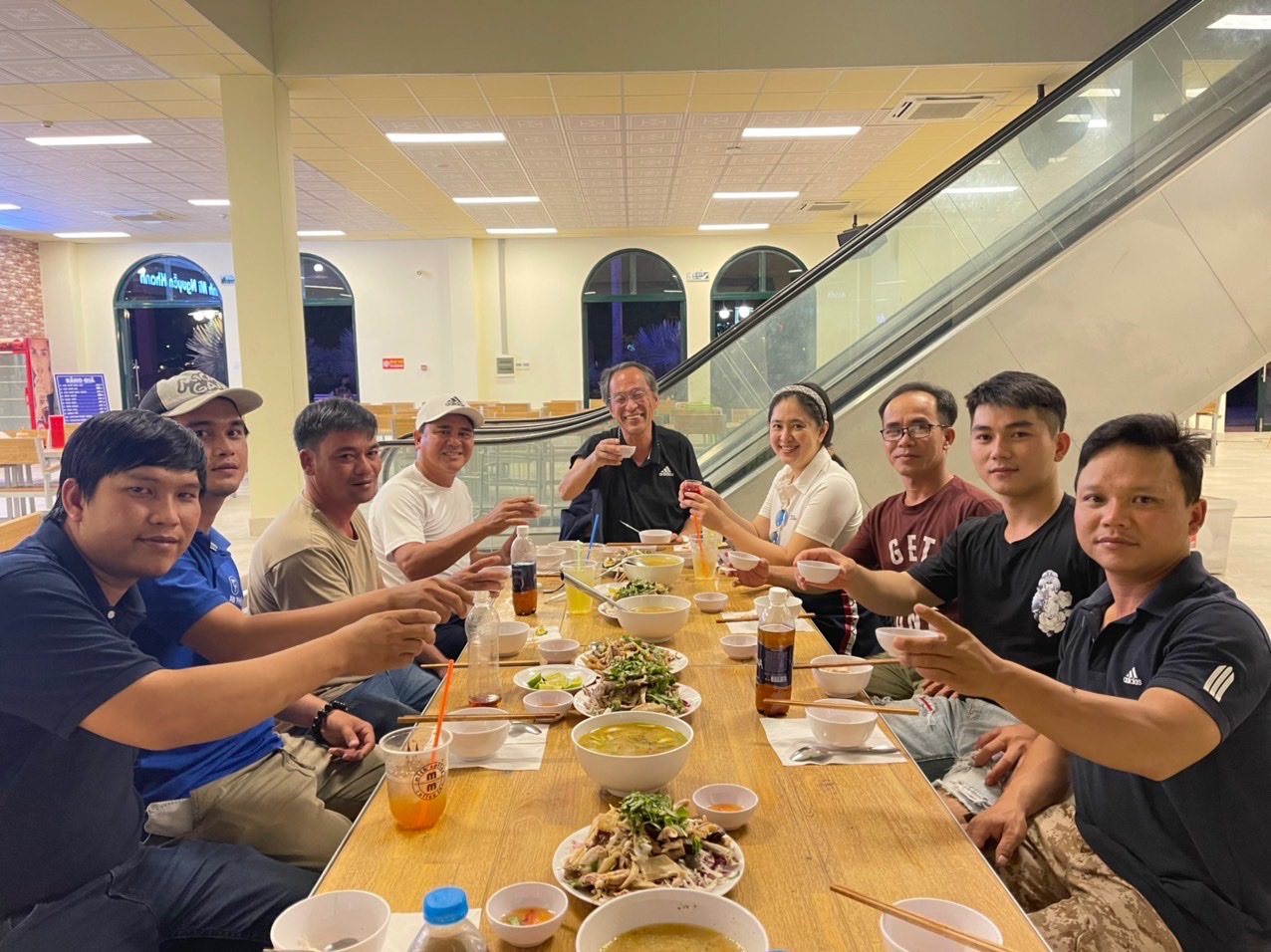 C&aacute;p treo N&uacute;i Sam đồng h&agrave;nh c&ugrave;ng Ch&acirc;u Đốc đ&oacute;n kh&aacute;ch h&agrave;nh hương xuy&ecirc;n đ&ecirc;m - Ảnh 1.