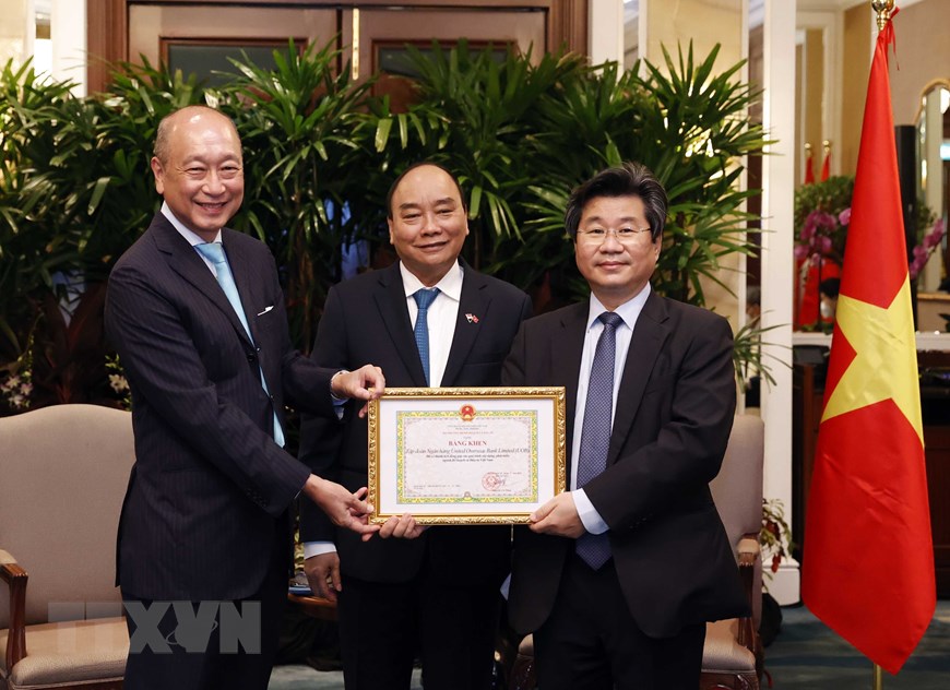 Chủ tịch nước Nguyễn Xu&acirc;n Ph&uacute;c tiếp Bộ trưởng Cao cấp Singapore Goh Chok Tong - Ảnh 11.