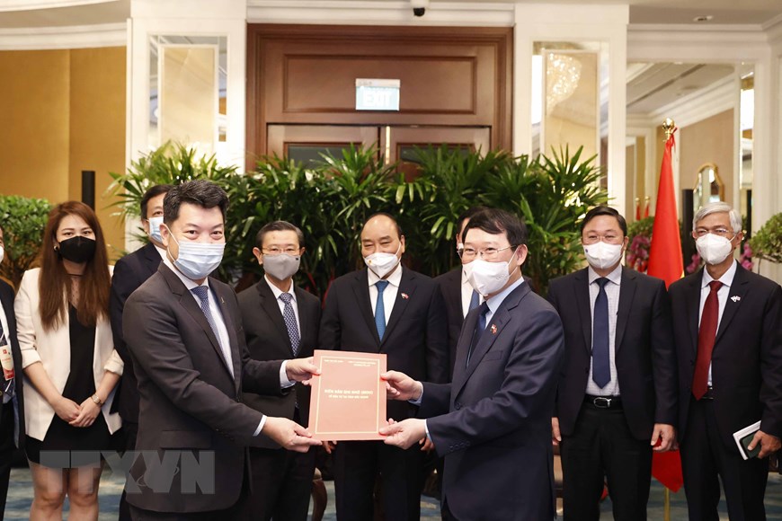 Chủ tịch nước Nguyễn Xu&acirc;n Ph&uacute;c tiếp Bộ trưởng Cao cấp Singapore Goh Chok Tong - Ảnh 9.