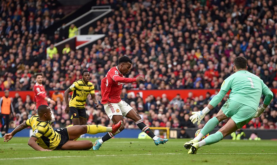 Man United hụt hơi Top 4, Man City trở lại cuộc đua v&ocirc; địch - Ảnh 3.