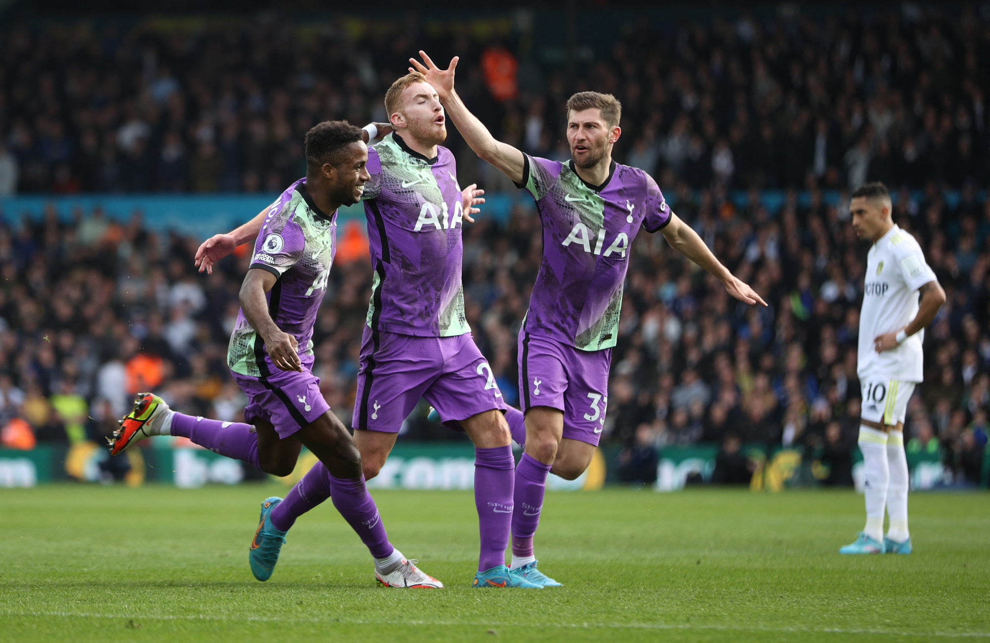 Man United hụt hơi Top 4, Man City trở lại cuộc đua v&ocirc; địch - Ảnh 5.