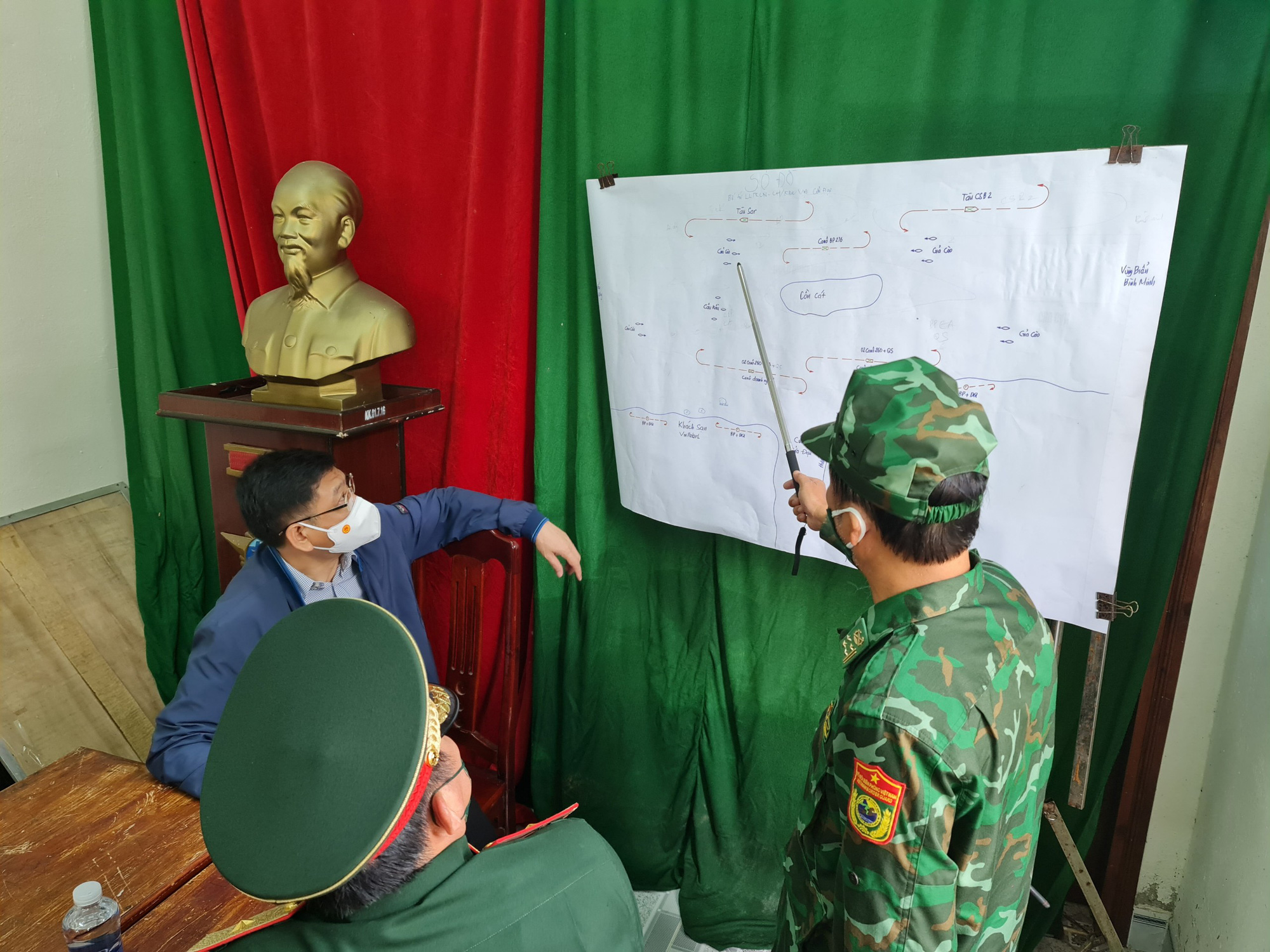 Danh t&iacute;nh 15 người chết ở biển Cửa Đại, trực thăng đang t&igrave;m 2 ch&aacute;u b&eacute; mất t&iacute;ch - Ảnh 6.