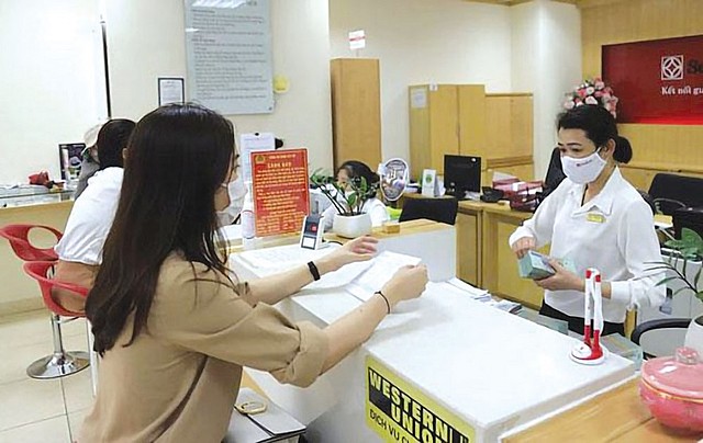 Ngân hàng đau đầu với tin nhắn mạo danh - Ảnh 2.