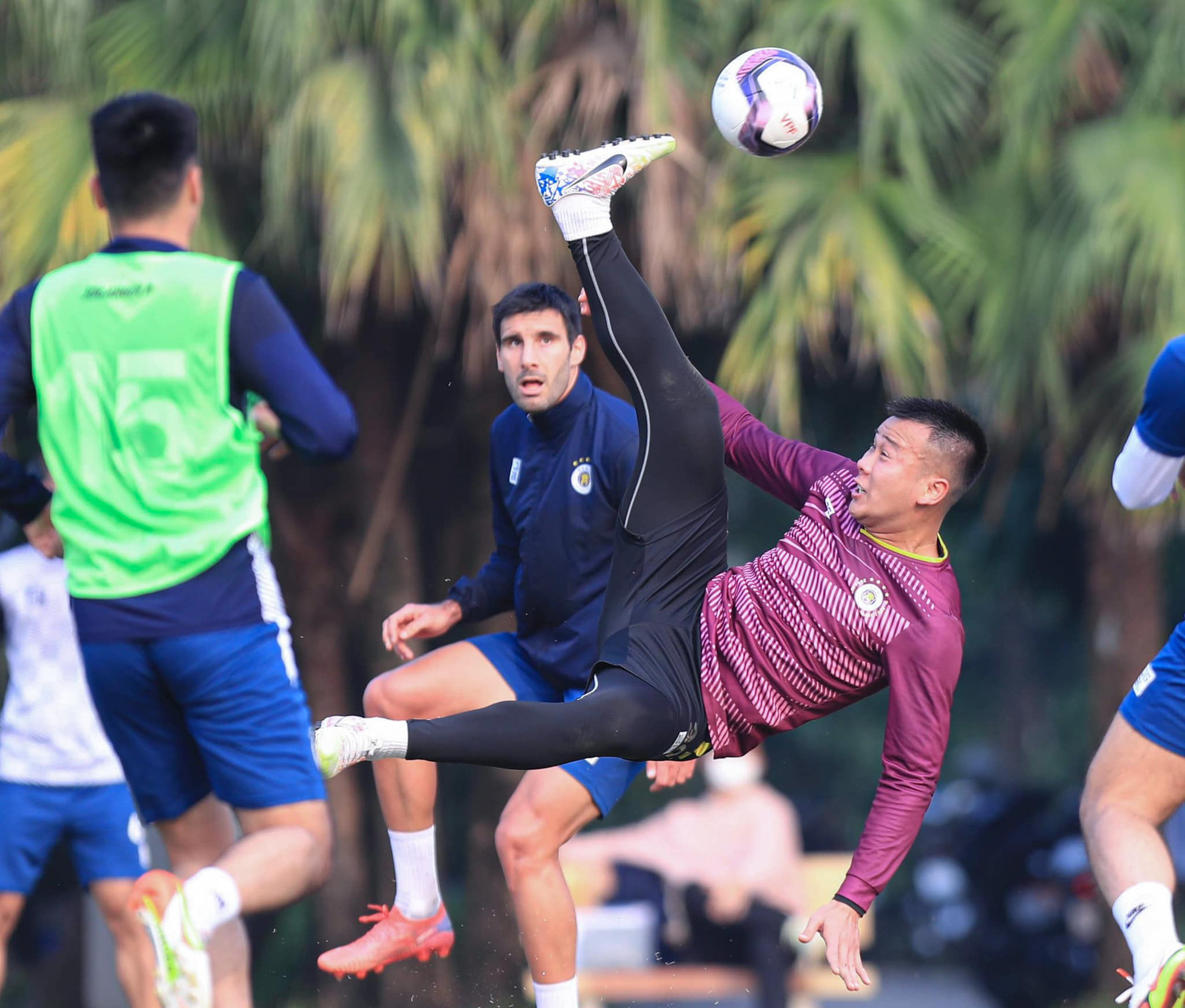 H&agrave; Nội FC lại ho&atilde;n thi đấu tiếp v&ograve;ng 2 V-League - Ảnh 1.