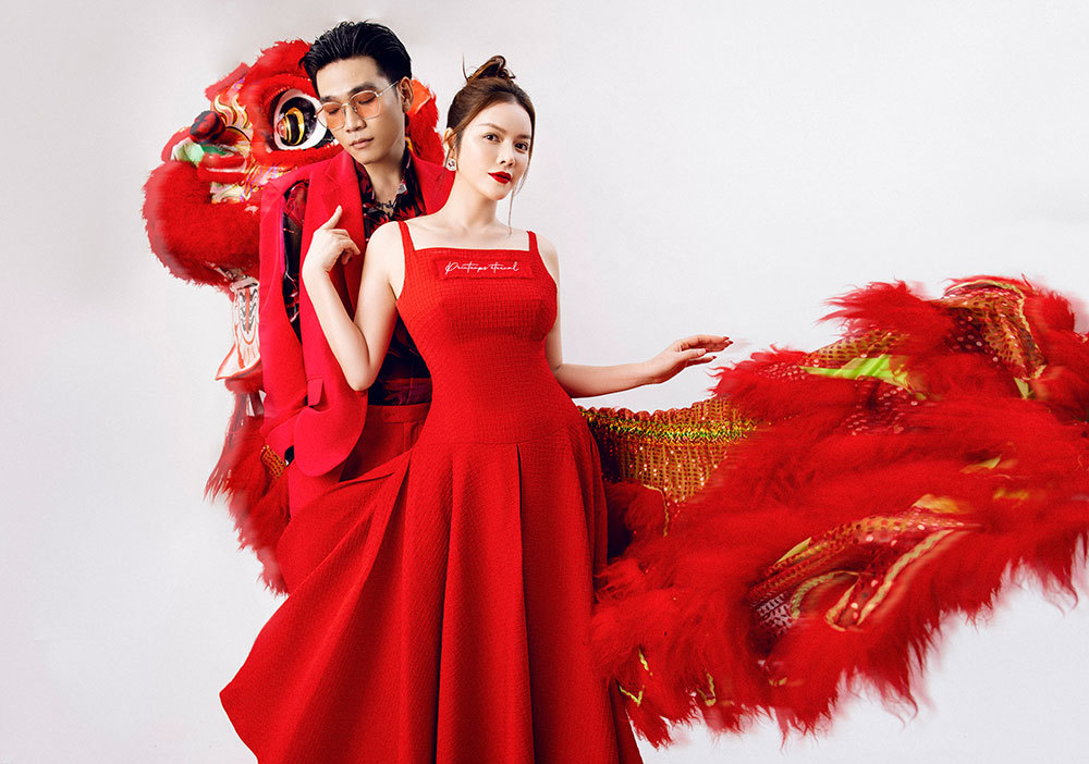Lý Nhã Kỳ rực rỡ với váy yếm ngày xuân