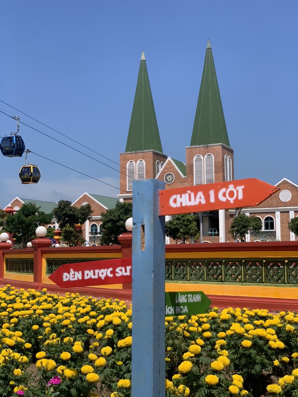 Giới trẻ đổ x&ocirc; đi lễ ch&ugrave;a đầu năm tại C&aacute;p treo N&uacute;i Sam - Ảnh 7.